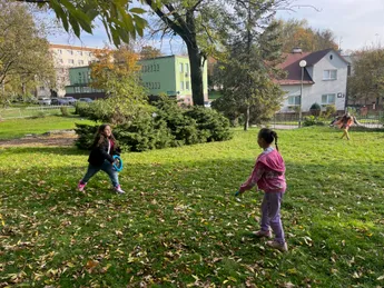 Podzimní radovánky na školní zahradě